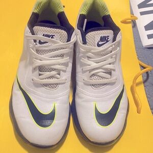 Nike Golf Boys Control Jr Size 4 White/Black Shoes